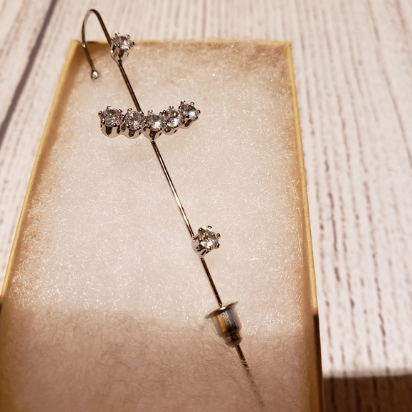 Hypoallergenic Gold crawler wrap earring - Picture 4 of 5